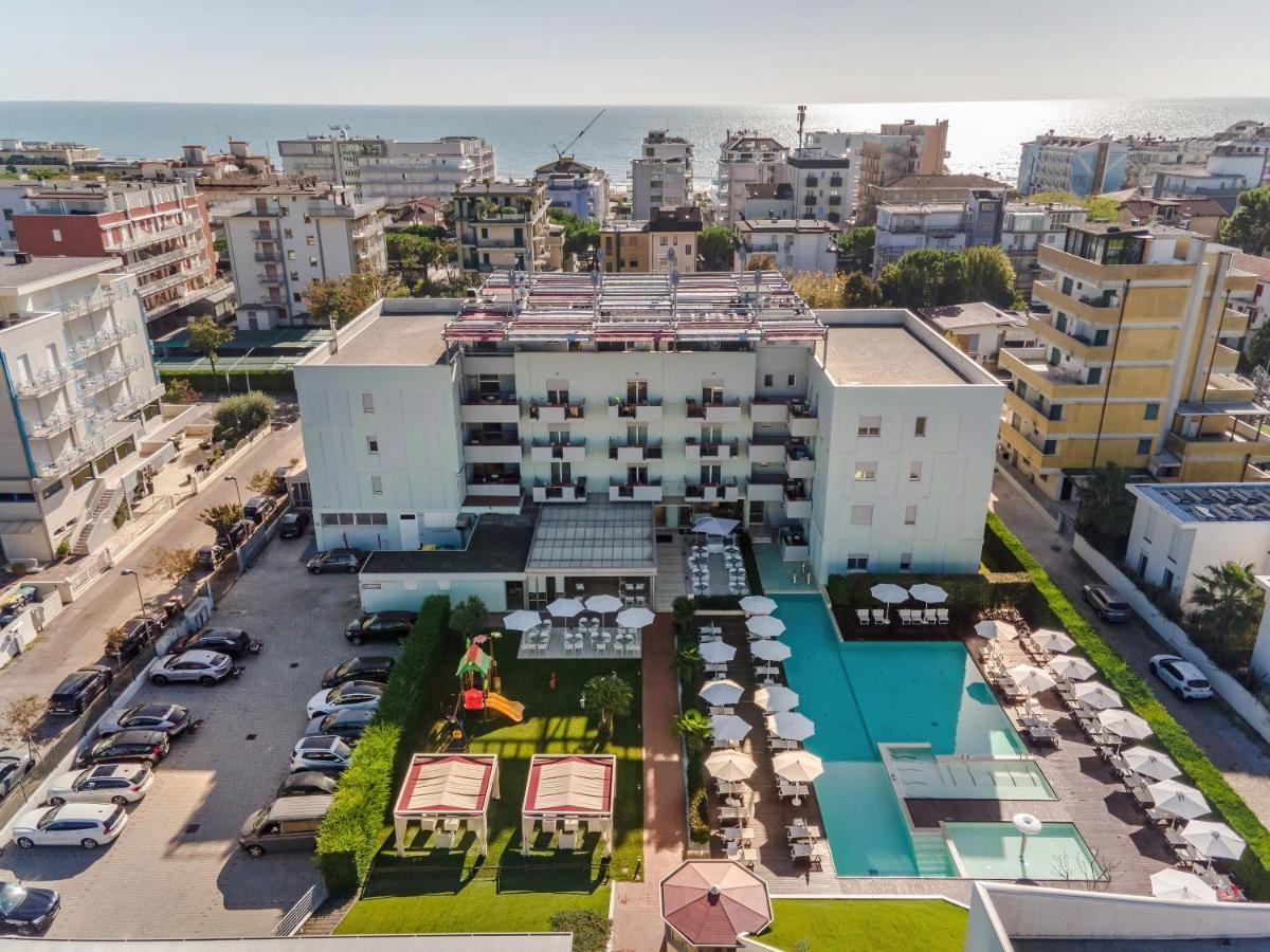 Domino & Hotel 3*