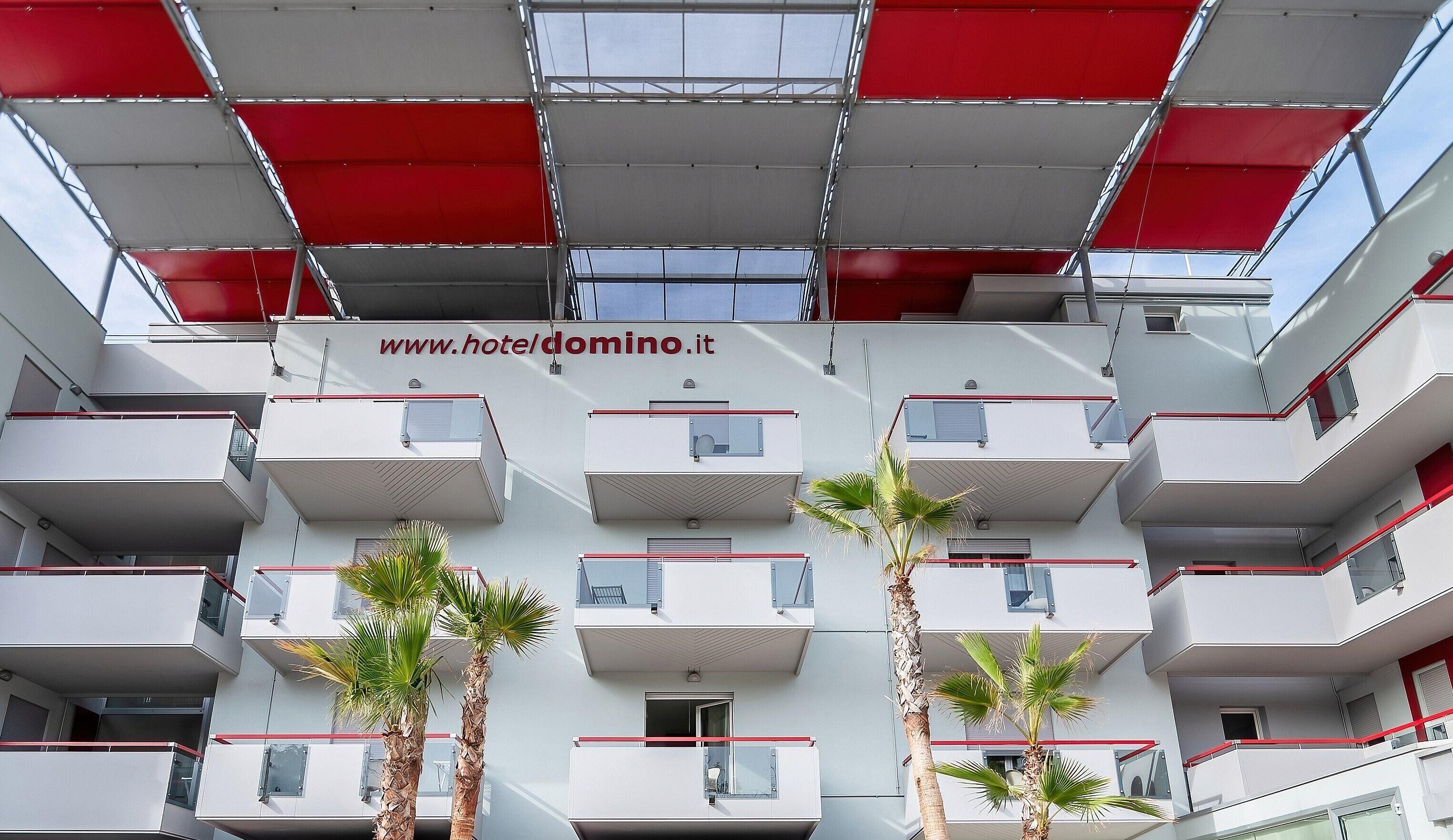 Domino & Hotel