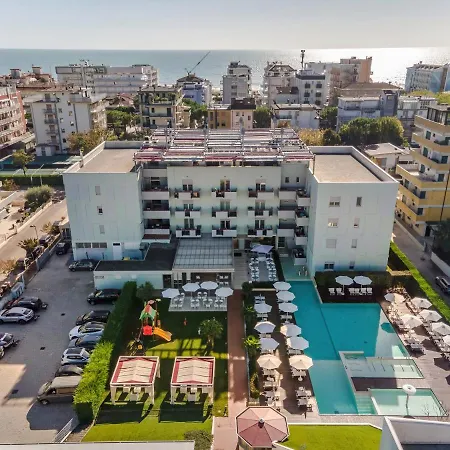 Domino & Hotel 3*